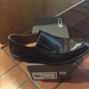 New men’s Ecco Windsor Slip on loafer 9.5M